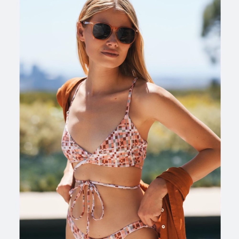NWT L*Space Kristen top geometric pattern tie cross body bikini top medium
